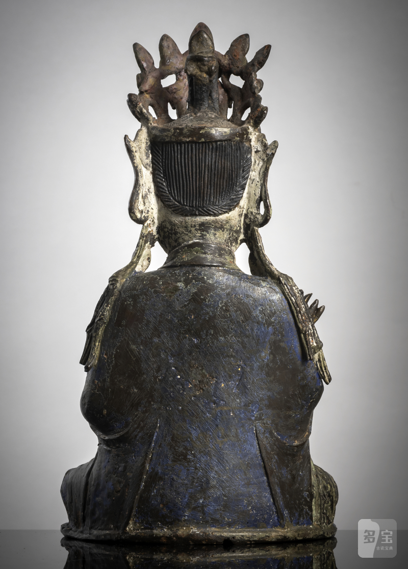 Polychrome painted and partially fire-gilt bronze of the crowned Guanyin - 图2